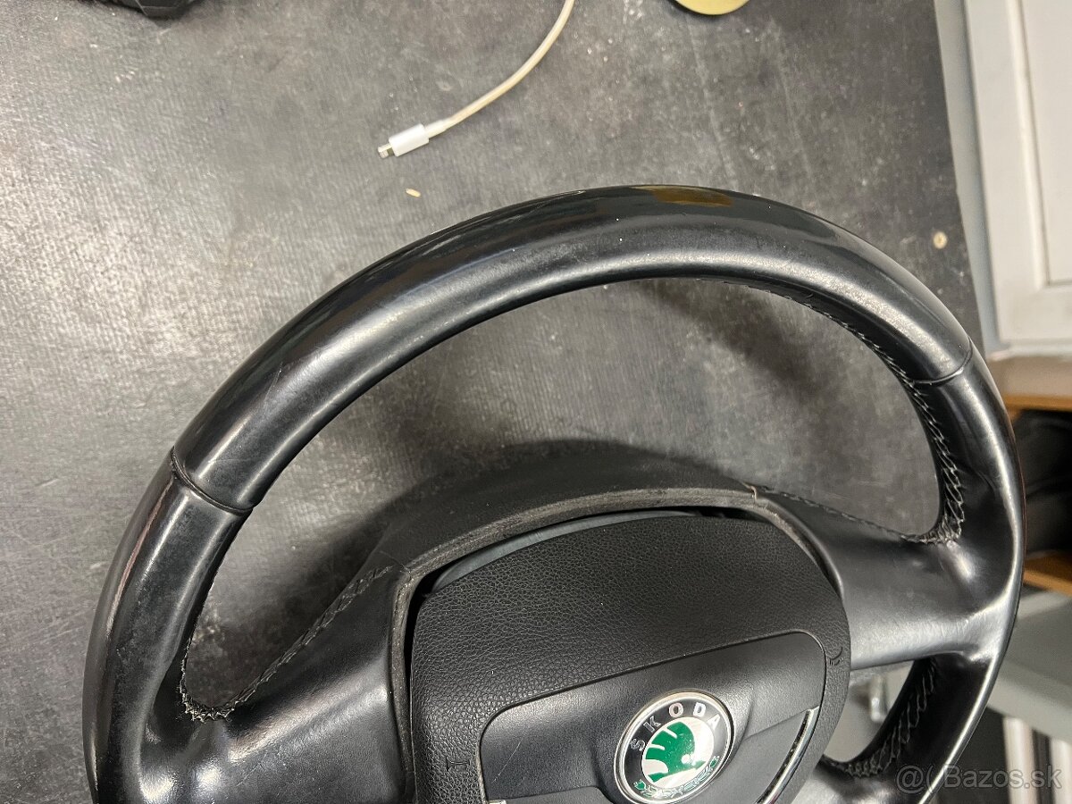 Predám zachovalý volant do Škoda octavia 2 facelift - 3