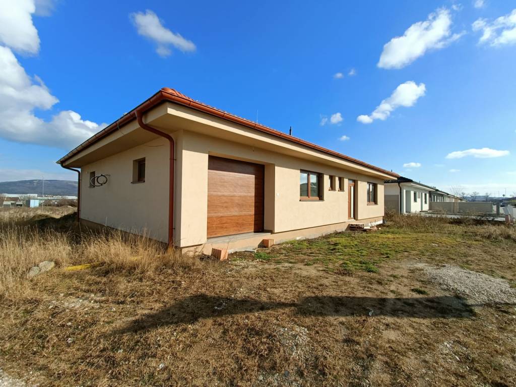 PREDAJ - 4 izbový holodom s veľkou garážou , Lužianky, Smrek - 3