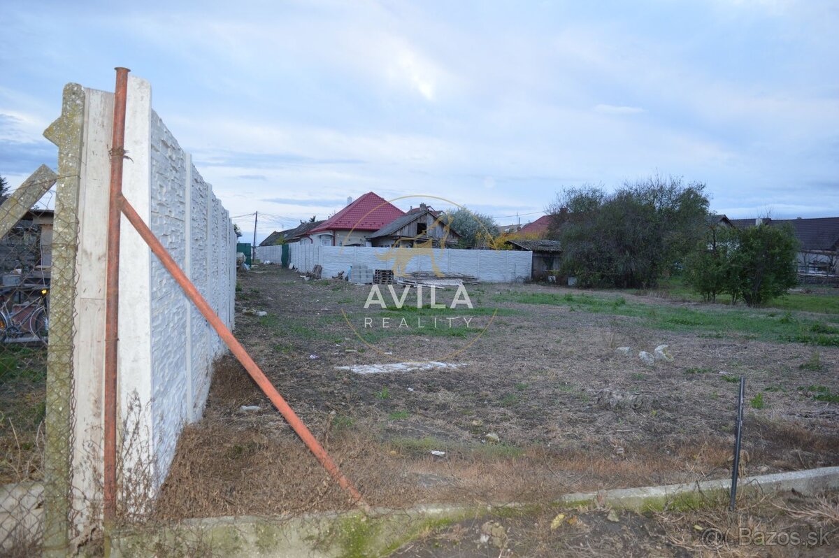 REZERVOVANÝ: zaujímavý stavebný pozemok 898m2 - Mostová - 3