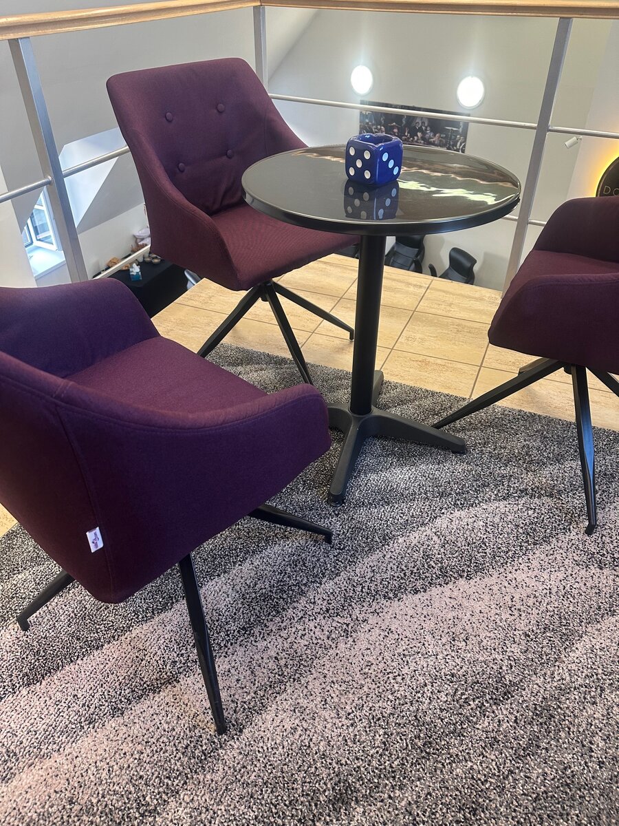 Fialová stolička - 3