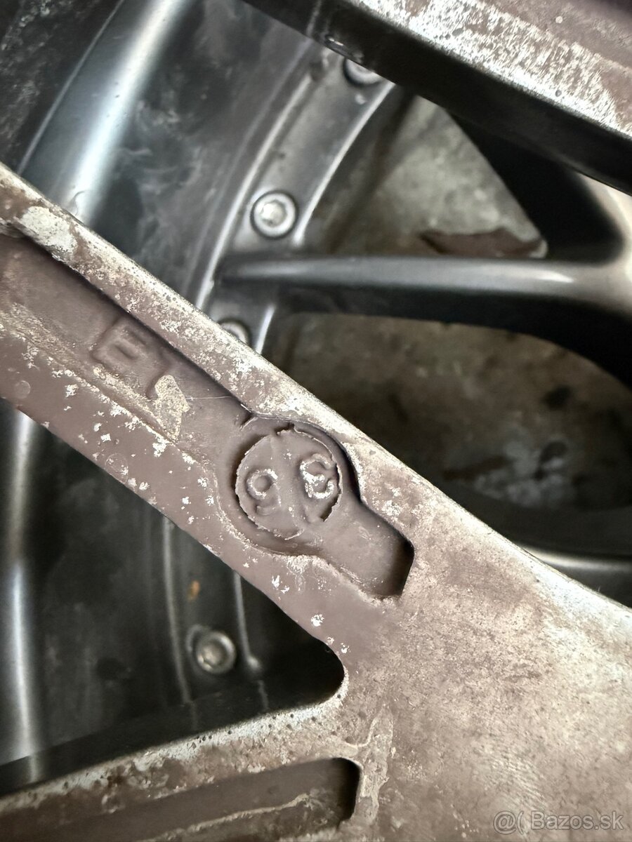 R18 225/40 120x5 - 3