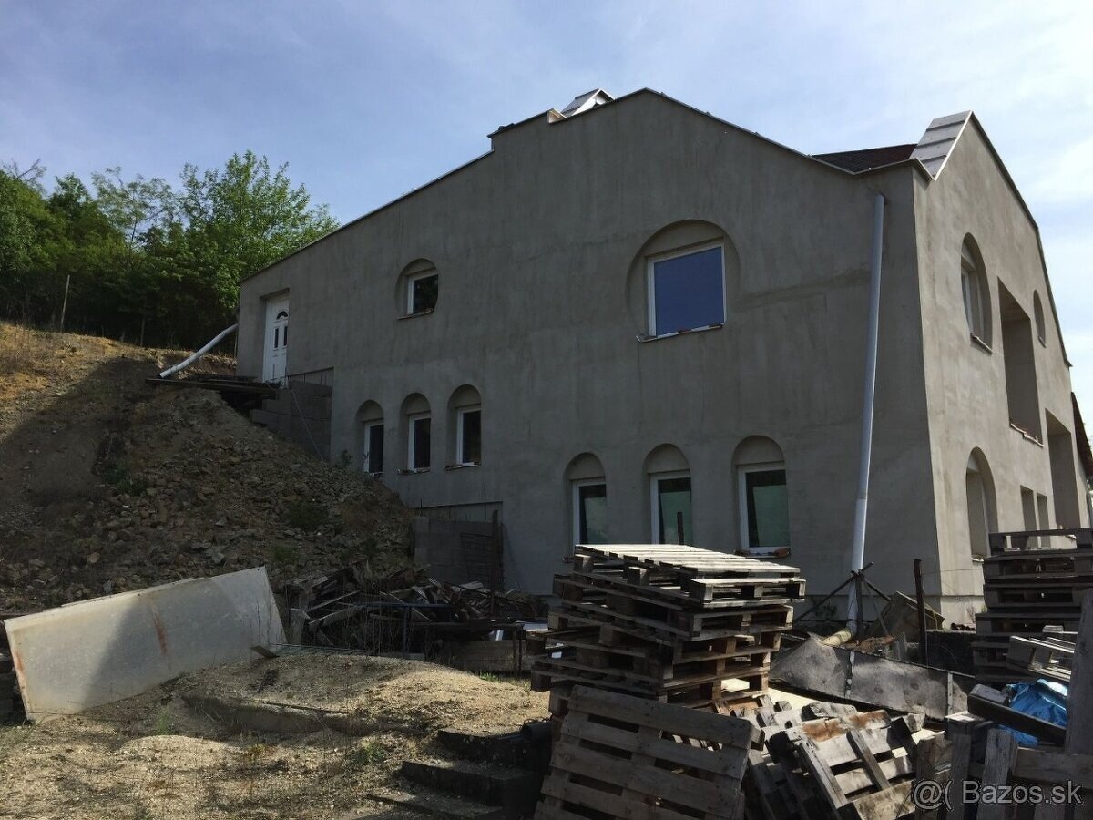 Veľká rozostavaná stavba vhodná ako penzión, ubytovňa - 3