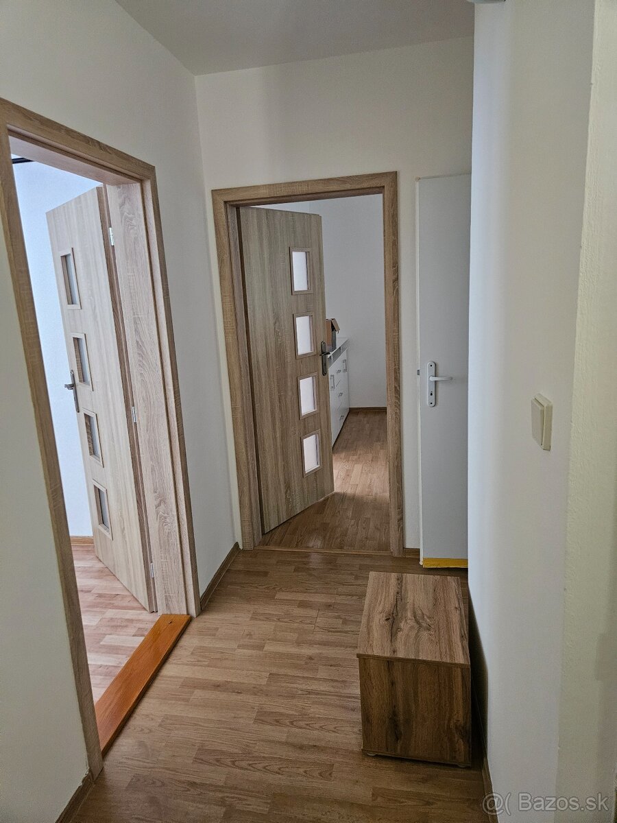 Prenajom 3 izbovy byt - 3