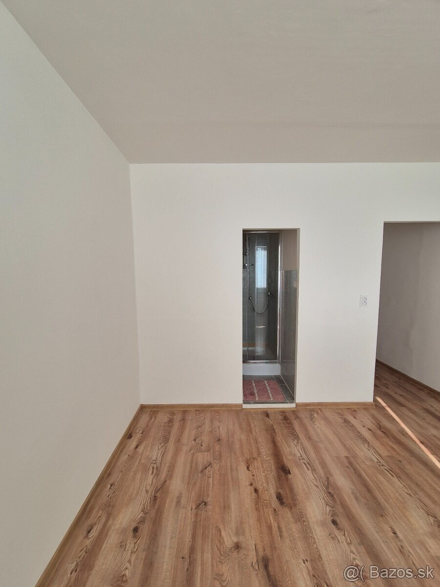 Posledná Garzónka v Komárne - 3