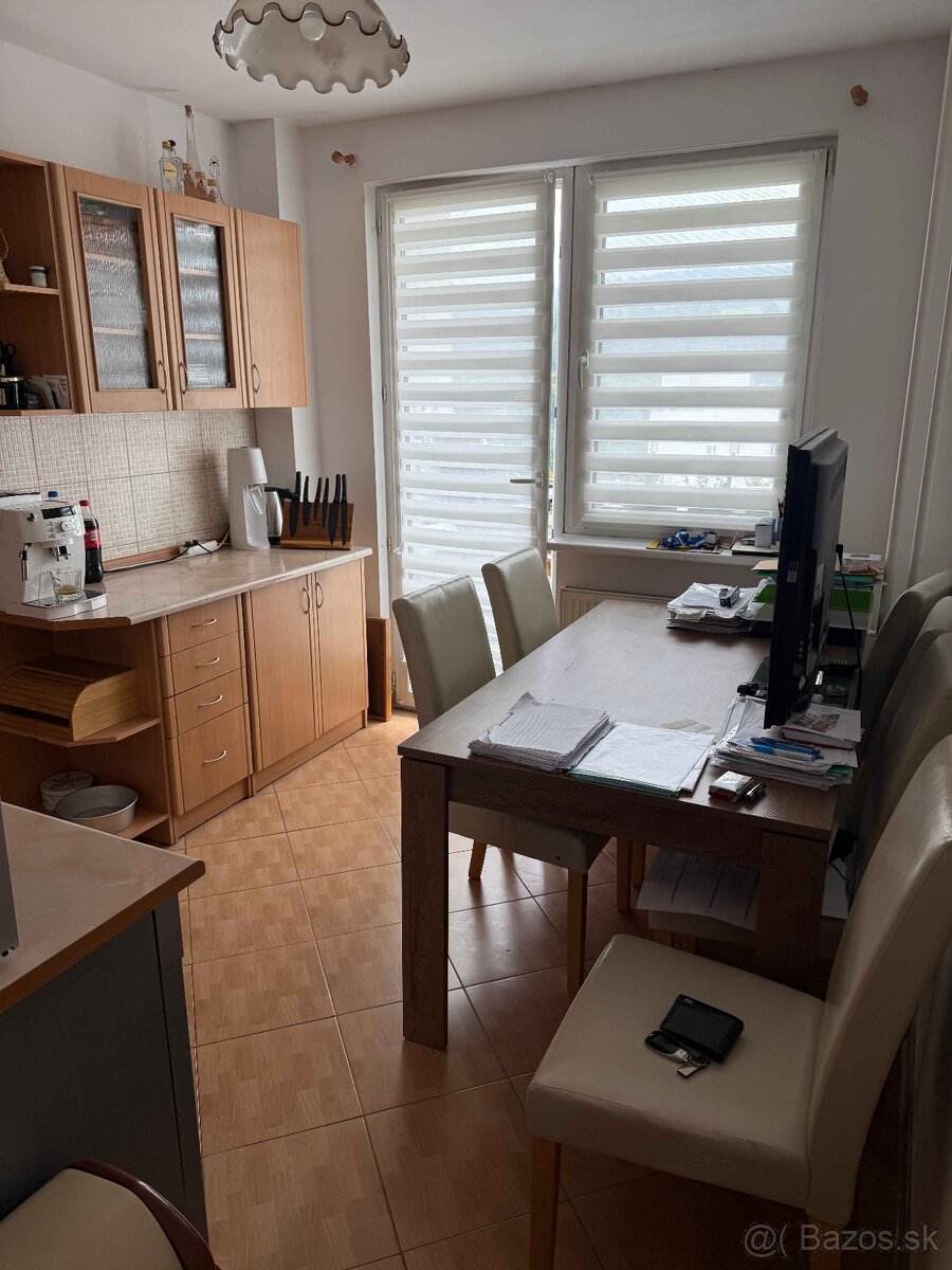 Na predaj: 3-izbový byt - 3