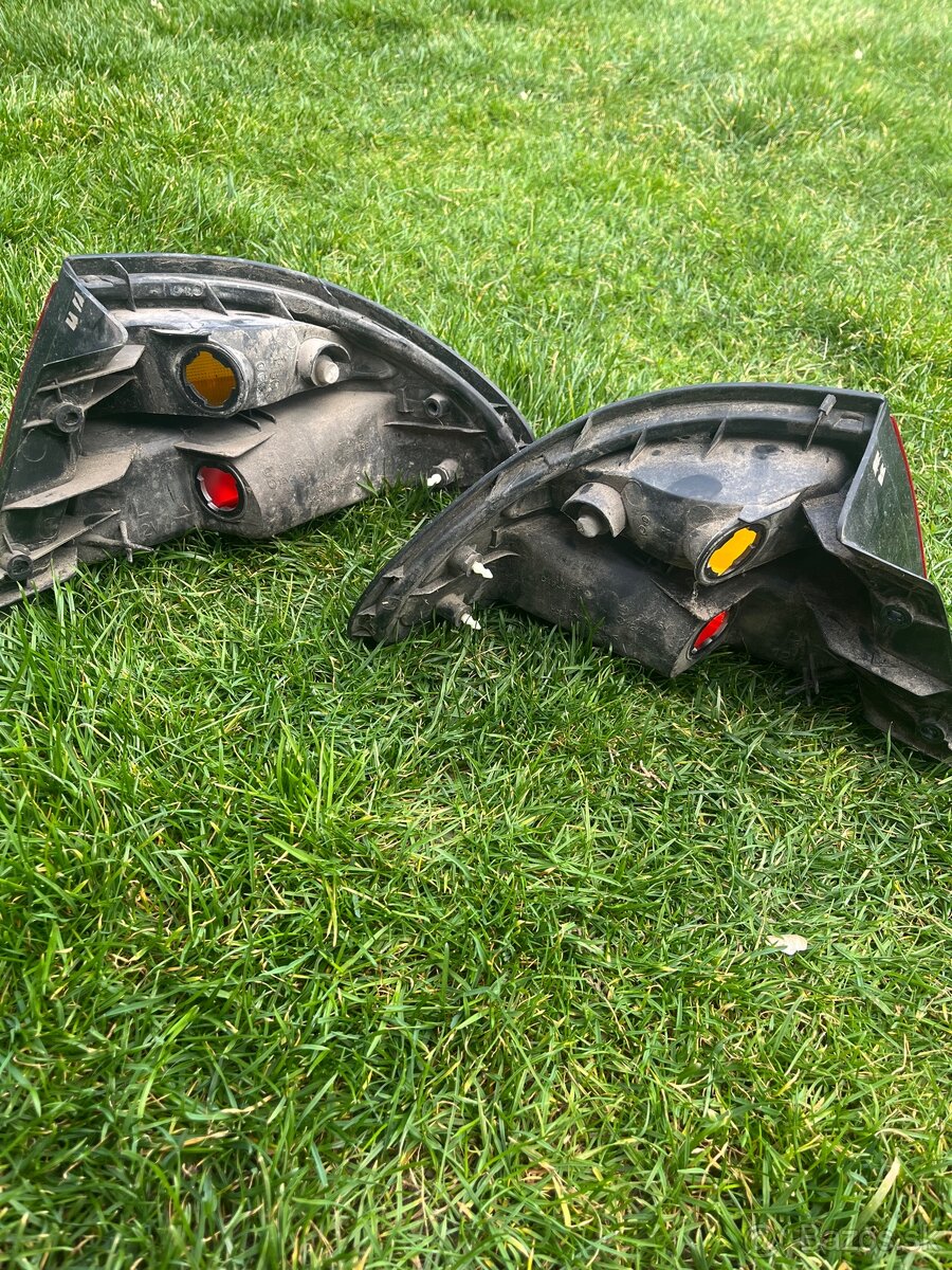 Zadné svetlá Mazda 323f BA - 3