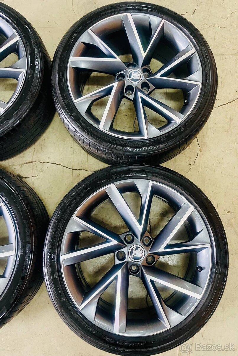 Škoda Vega R19 8,0J x 19“ ET 44 Originál - 3