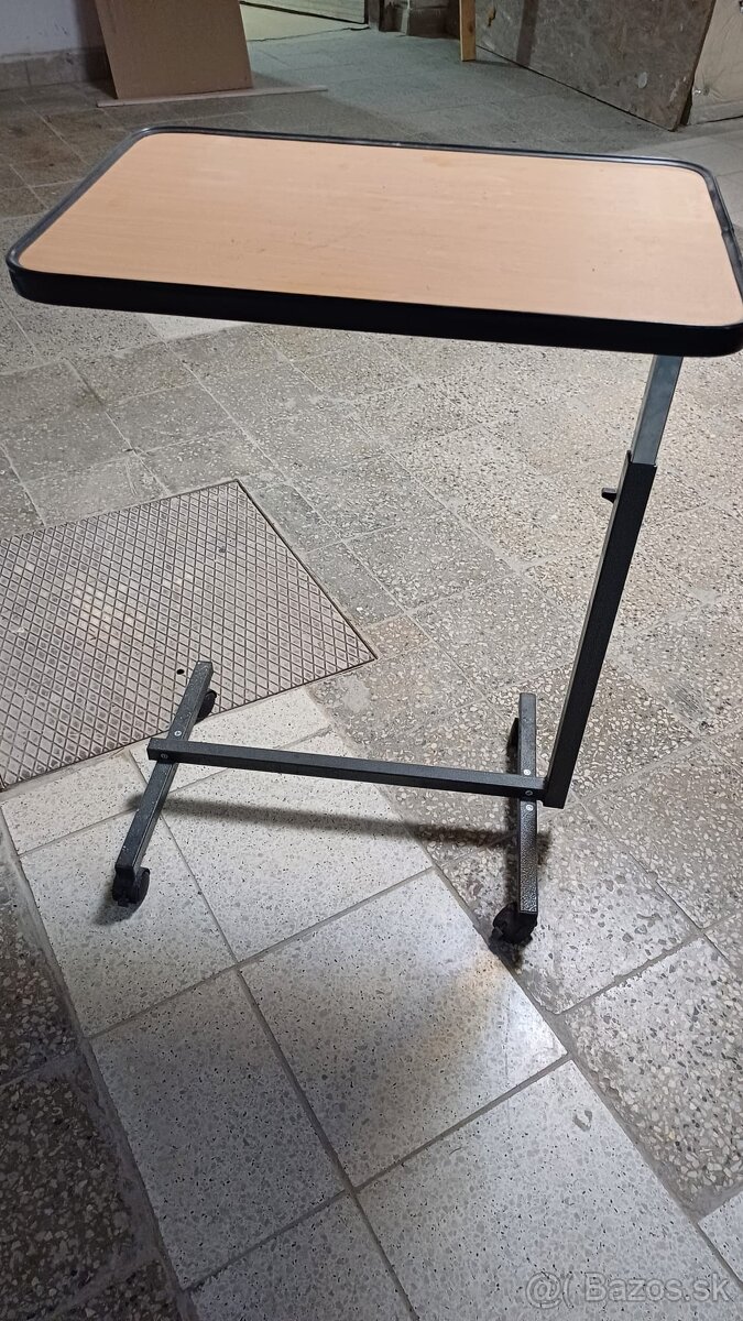 Polohovateľná posteľ, posuvný stolík, kreslo na umývanie - 3