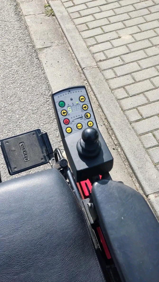 Elektrický invalidní vozík - 3