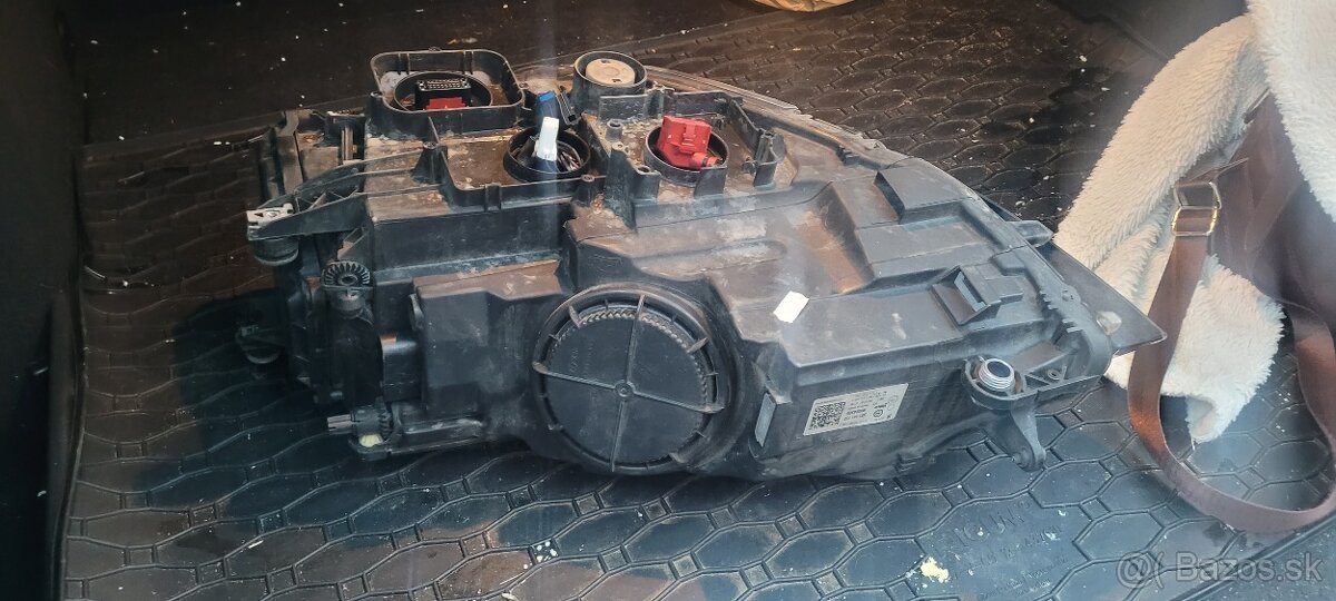 Pravý hlavný svetlomet - 3