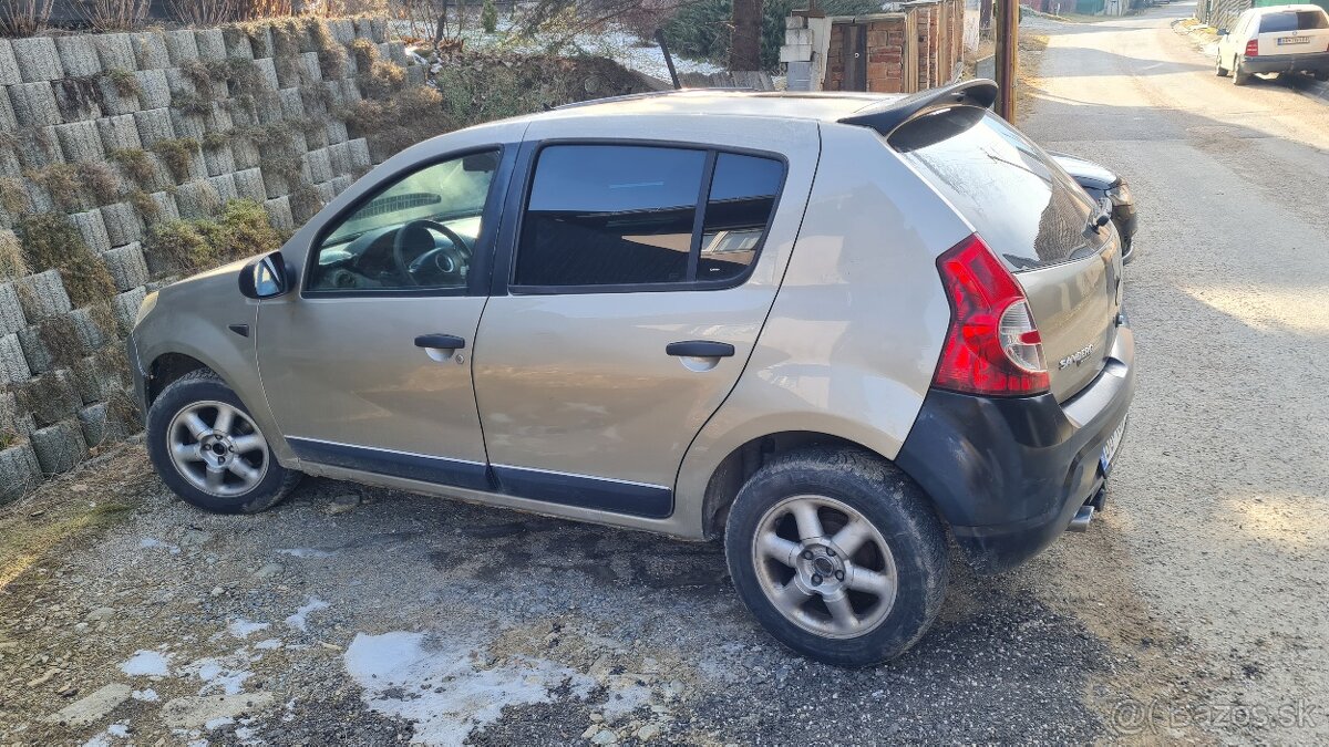 Dacia sandero 2009 - 3