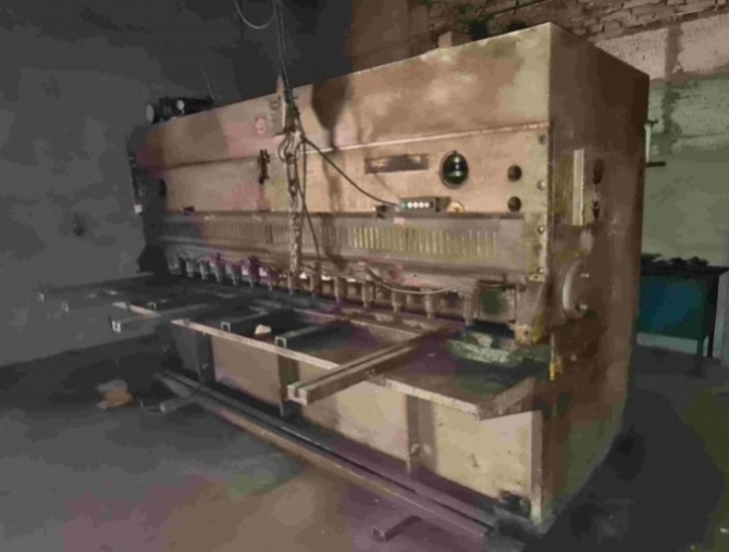 Tabulové nůžky CNTA 3150/10 A, vyrobené v roce 1981 - 3