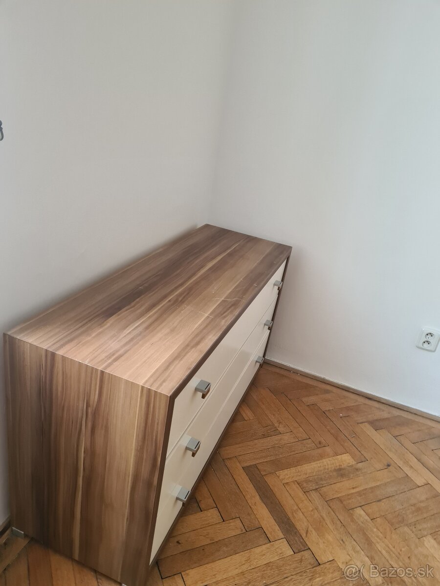 Komoda - 3