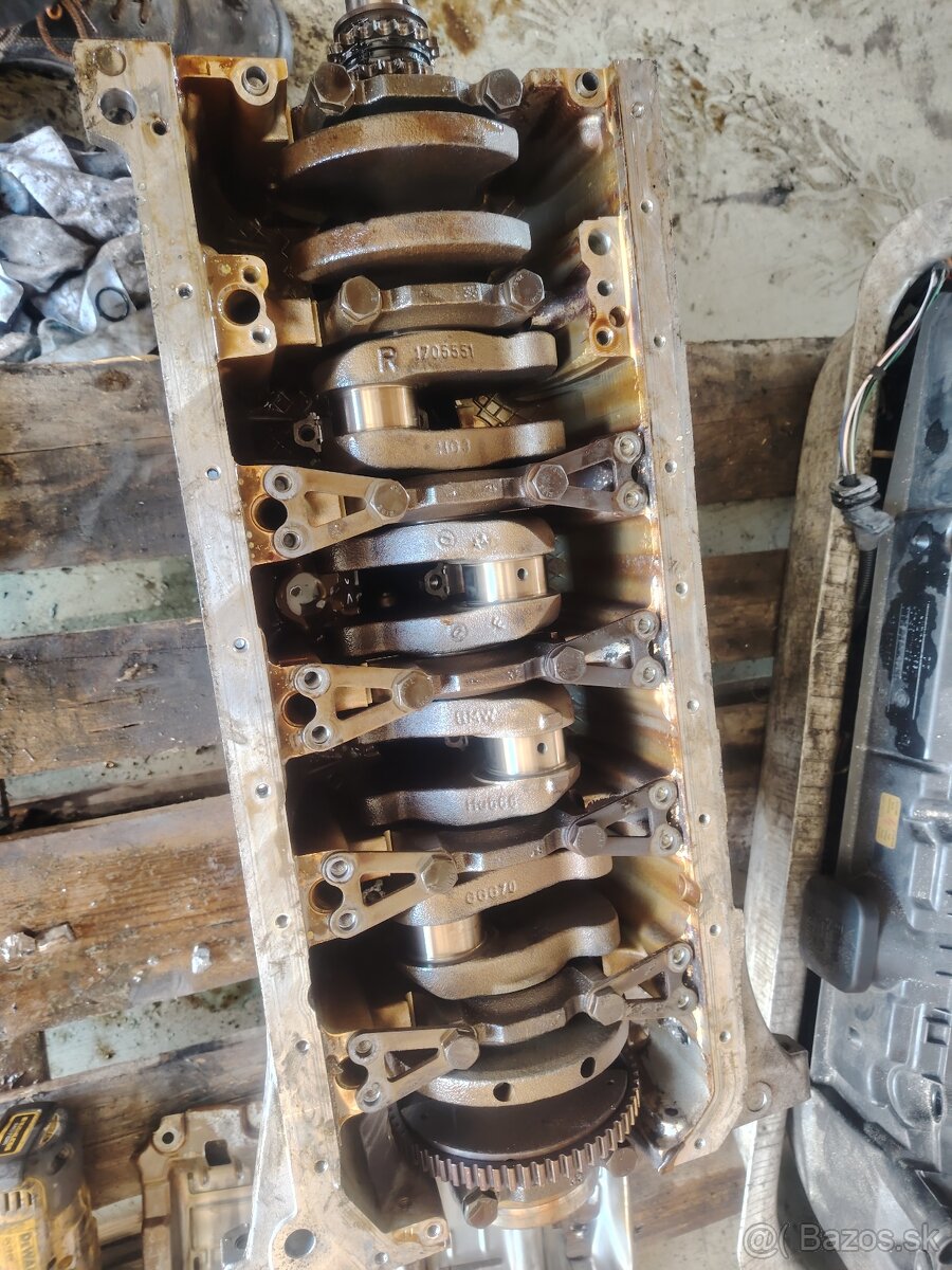 Diely motora BMW e39 520i 110kw M52 - 3