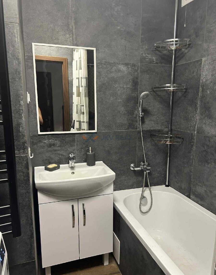 Kompletne zrekonštruovaný čiastočne zariadený 3-izbový byt - 3