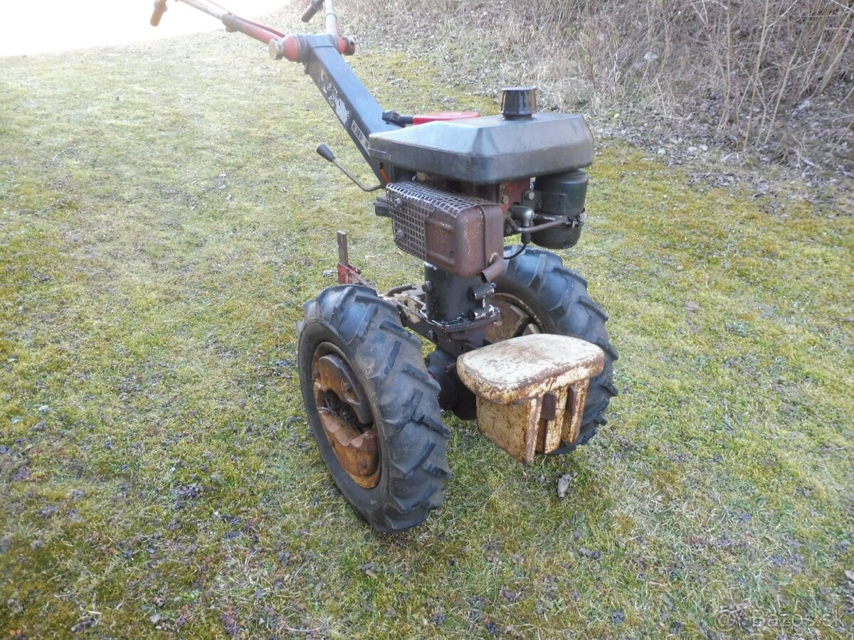 predám malotraktor vari s náradím a príslušenstvom - 3