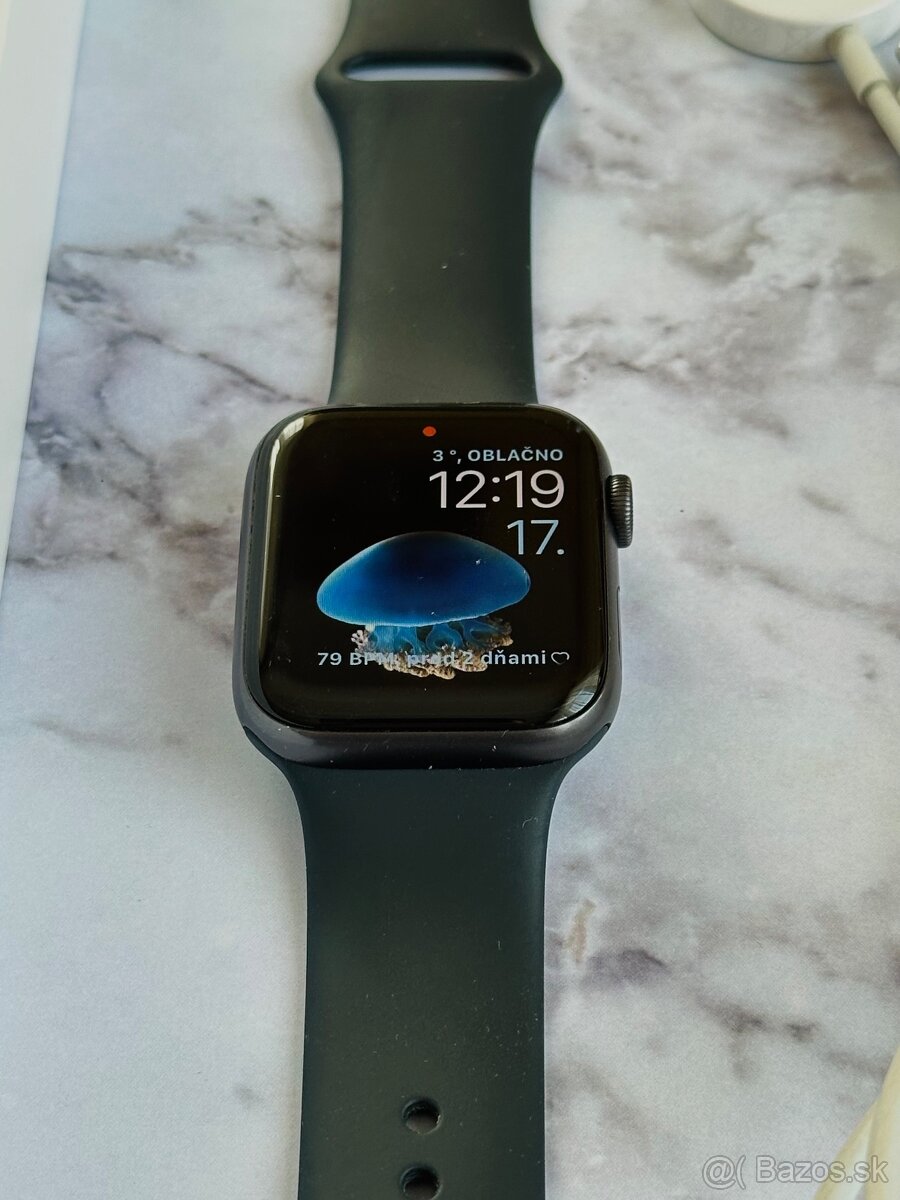 Apple Watch Series SE (1. generácie) 44 mm - 3