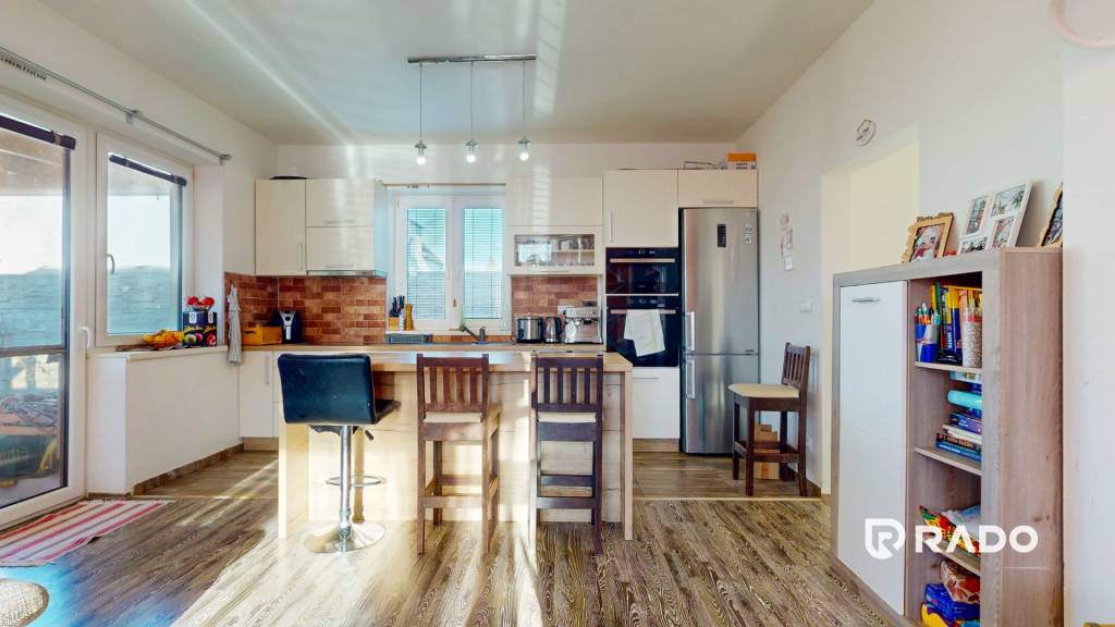 RADO | 3i byt v tehlovom dome so záhradou a parkovaním | Bis - 3