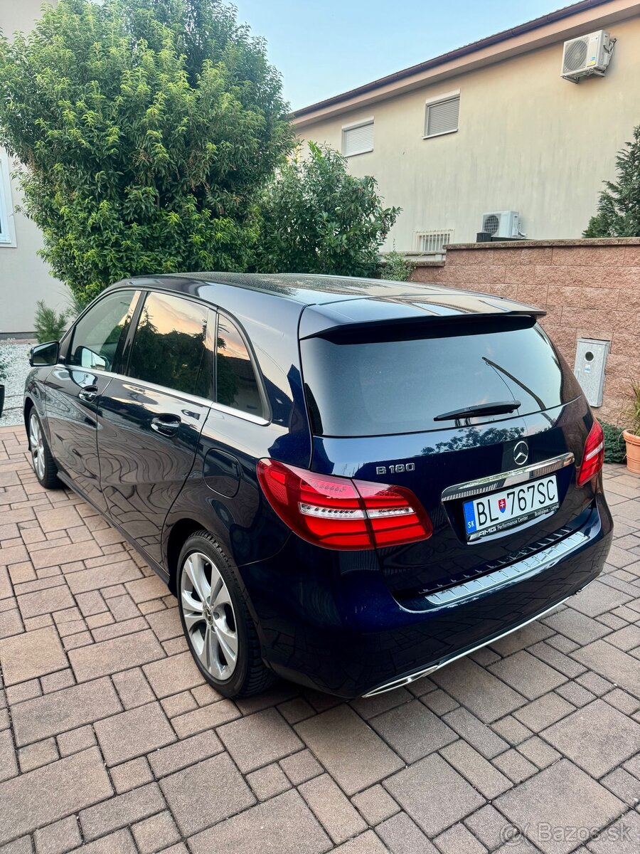 Mercedes Benz B180 - 3