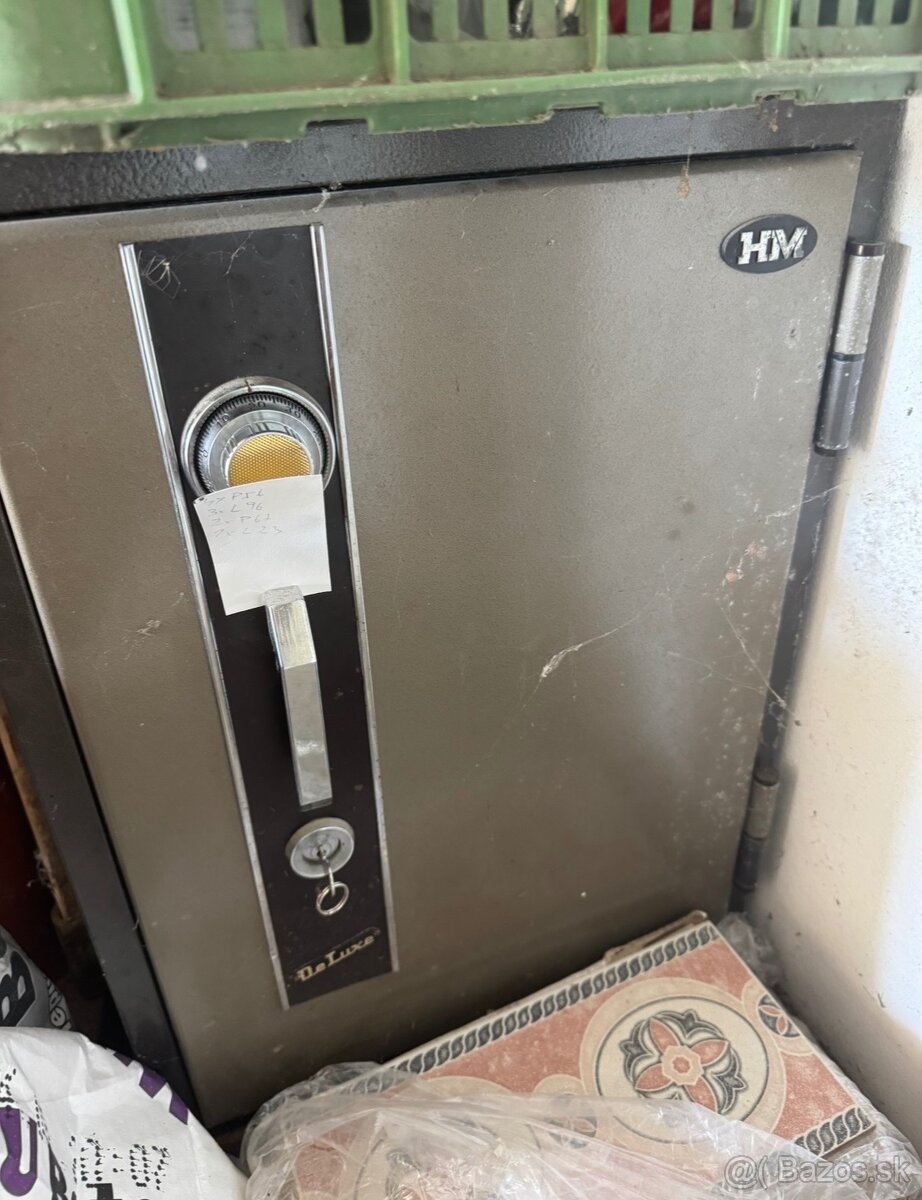 Predám trezor De Luxe HM - 3