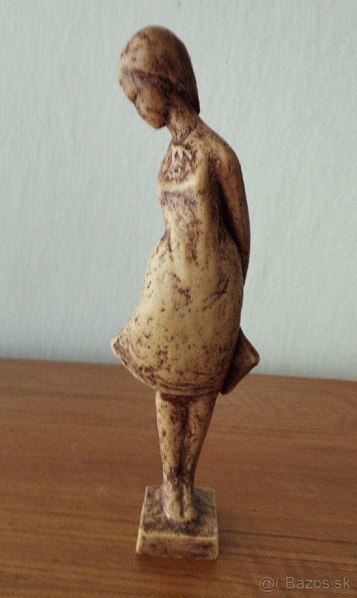 Soška dievčaťa - 3