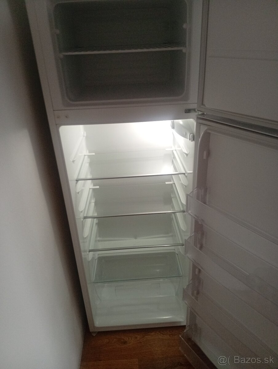 Predám Chladničku s mrazničkou - 3