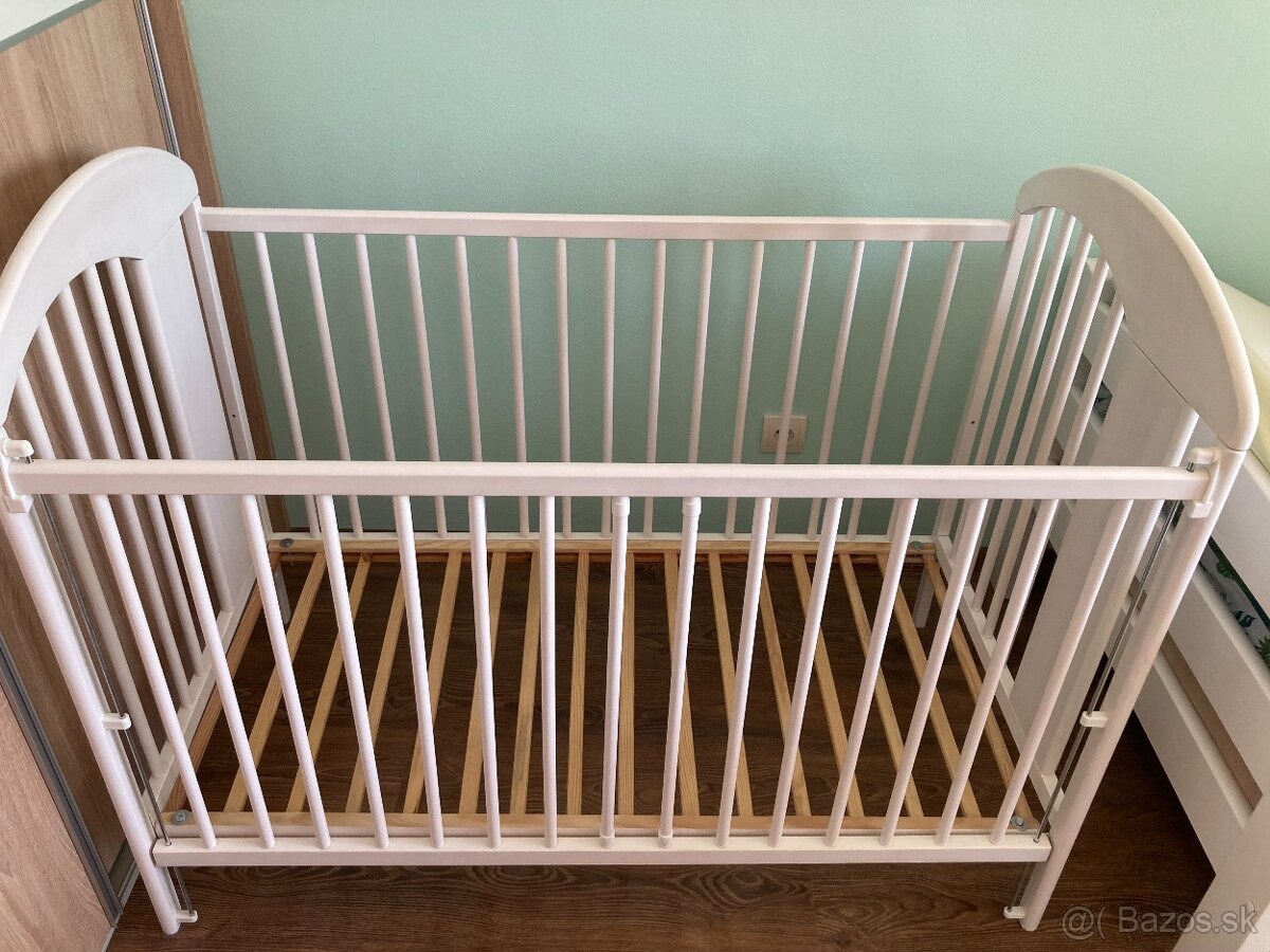 Predám používanú detskú drevenú postielku - 3