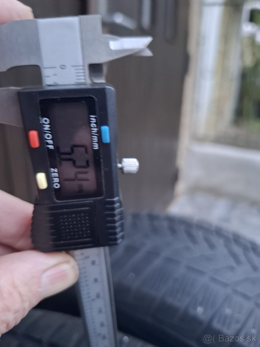 4x zimné pneu Good Year UltraGrip Performance 235/65 R17 - 3