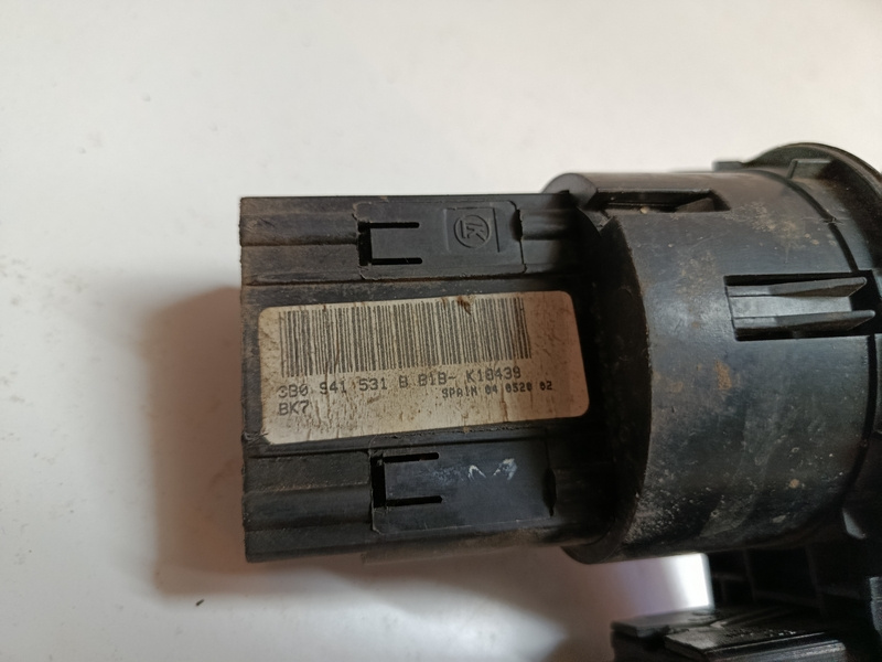 Vypínač svetiel Skoda Superb 3B0941531B 25€ - 3