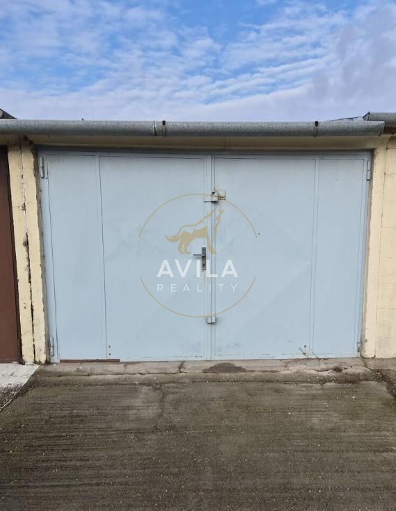 NA PREDAJ: garáž v osobnom vlastníctve s elektrinou 18m2 - S - 3