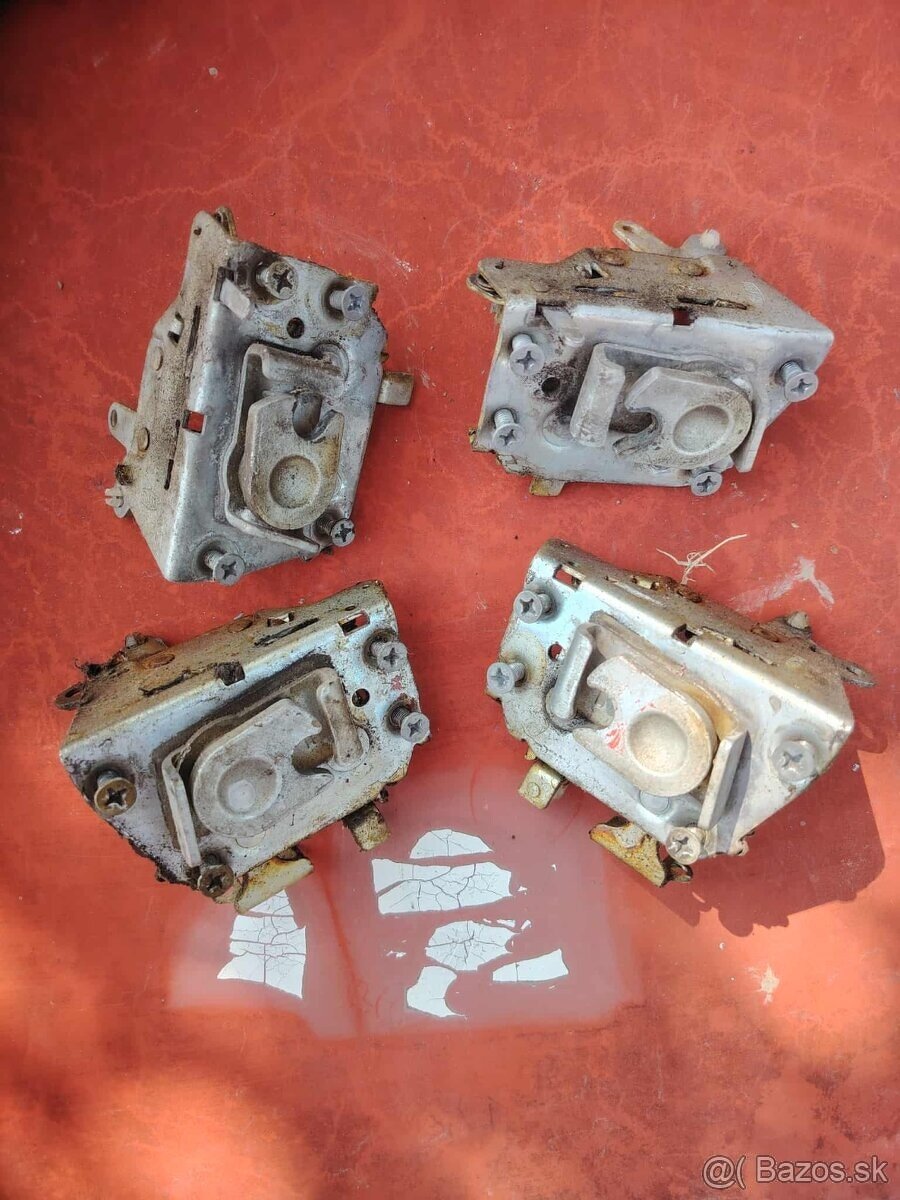 Predám diely z dverí škoda 105-120 - 3