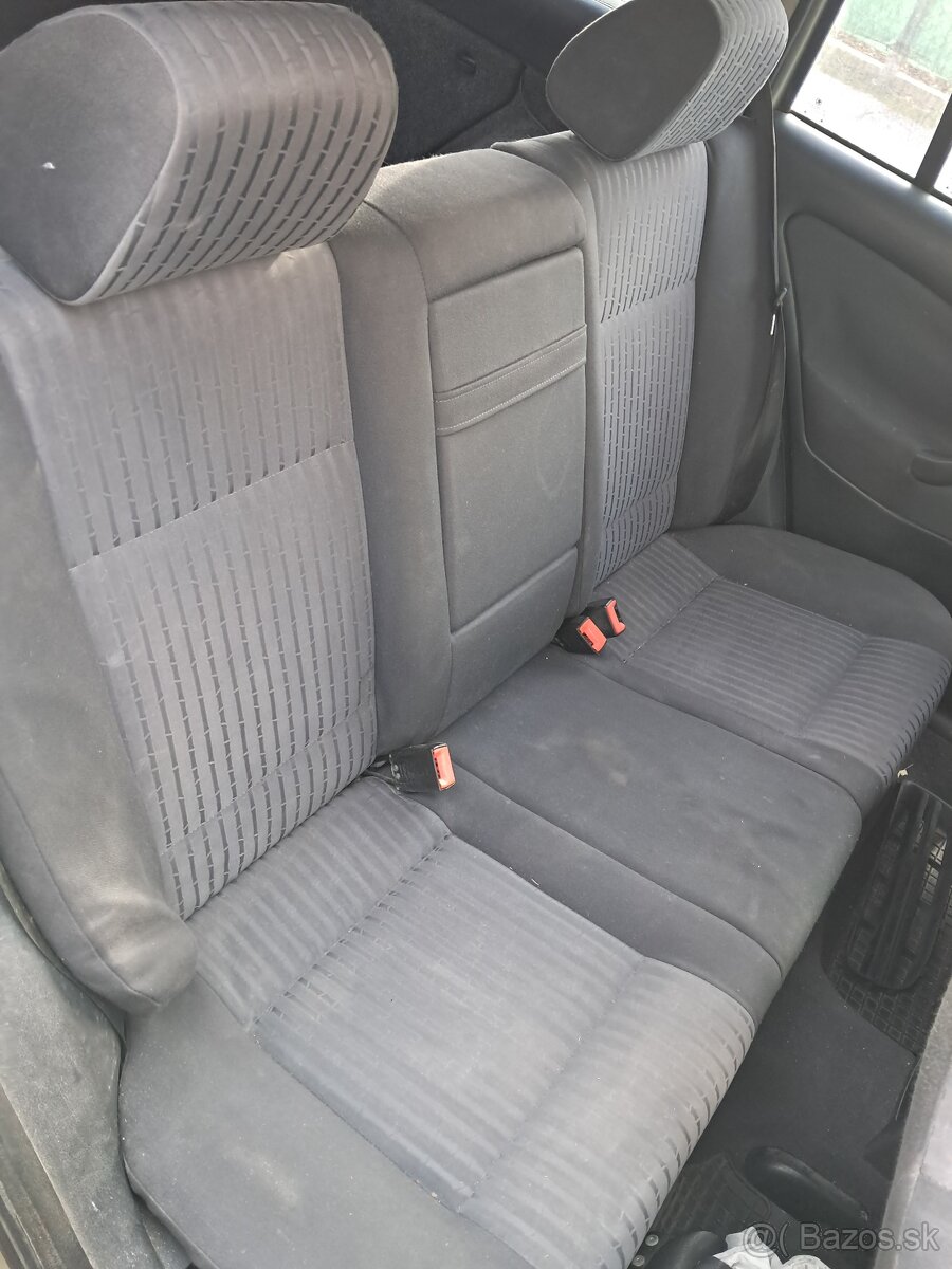 Predám sedačky octavia1 - 3