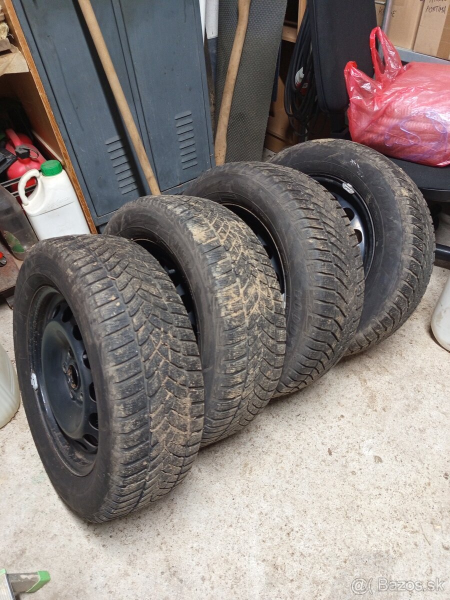 Predám obuté plechové disky 215/60 r16 - 3