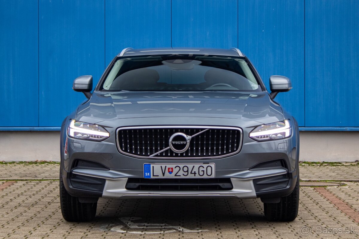 Volvo V90 D4 2.0L Momentum Cross Country - 3