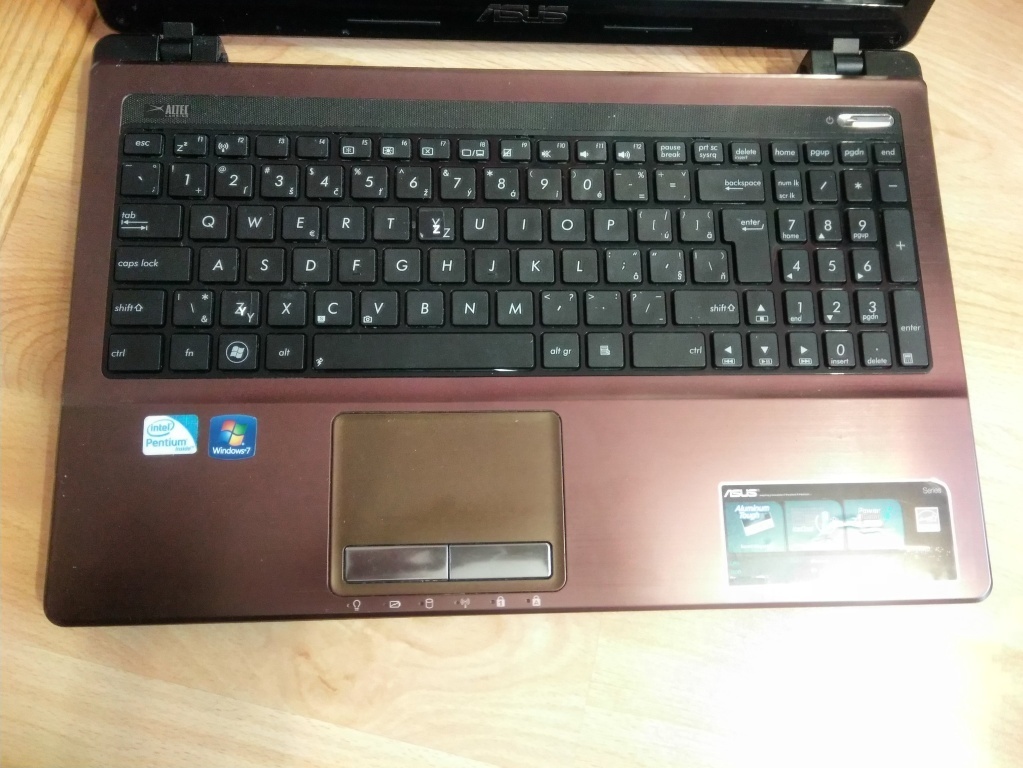 predám nefunkčný notebook Asus K53E - 3