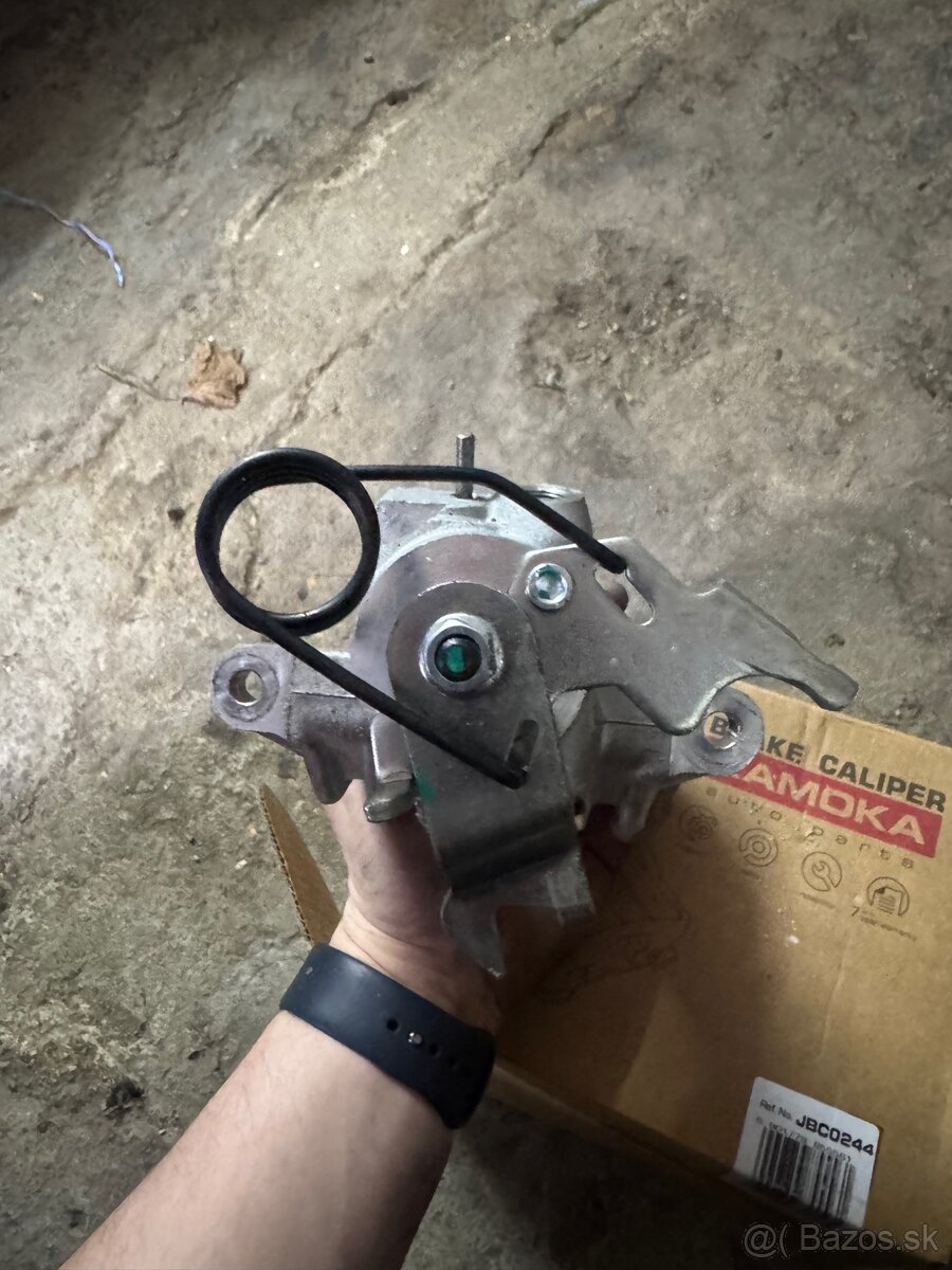 Brzdový strmen zadný pravý - 3