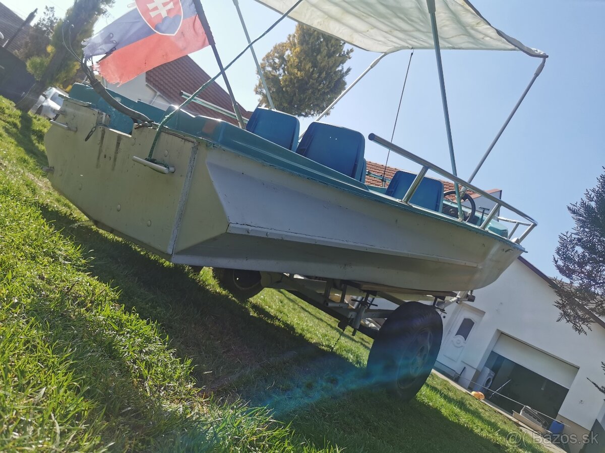 Laminátový motorový čln - 3