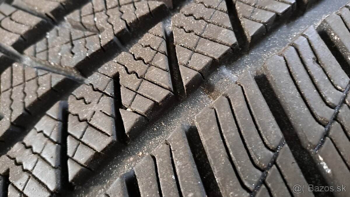 Predám 1ks pekná zimná 235/45r18-98V Barum Polaris5 - 3