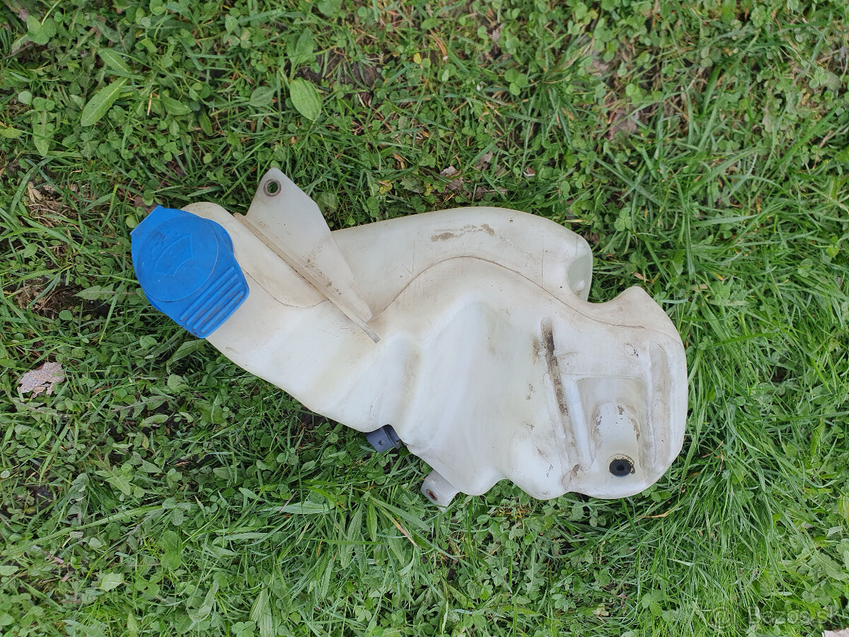 Nádržka kvapaliny ostrekovačov Audi A6 C5 4B 1997-2005 - 3