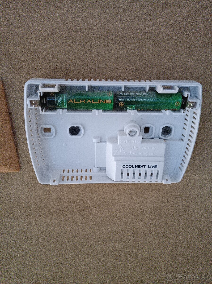 Predám programovateľné termostaty Hutermann 91F - 3