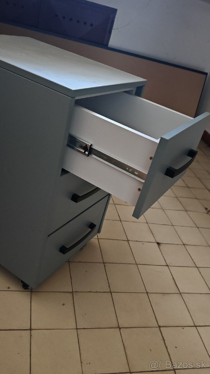 Šuflíky pod stôl - 3