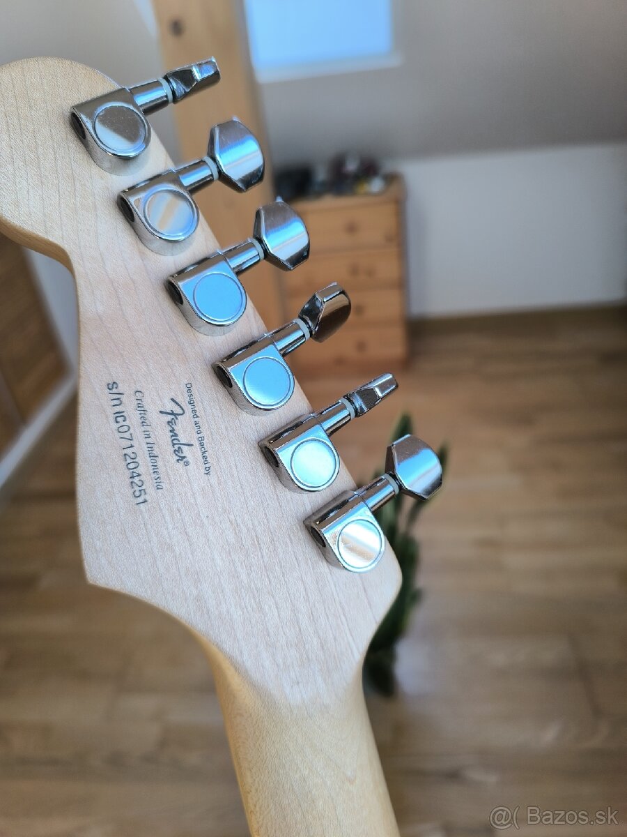 Predám Squier DeLuxe Stratocaster - 3