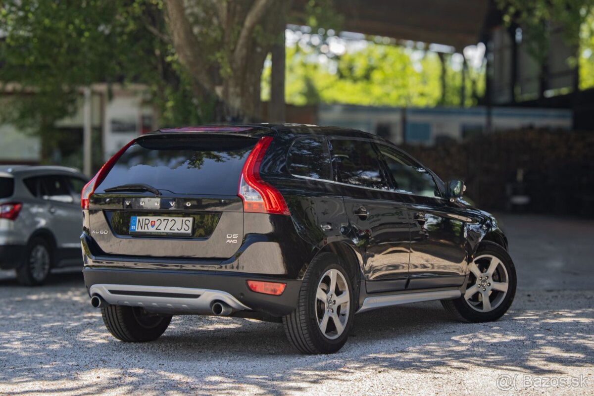 Volvo XC60 R-Design AWD - 3
