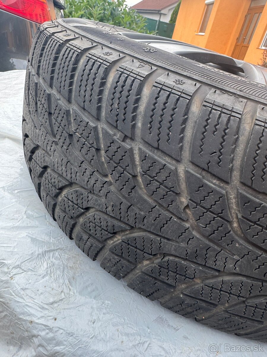 215/60 R16 Zimné pneumatiky + oceľové disky, puklice