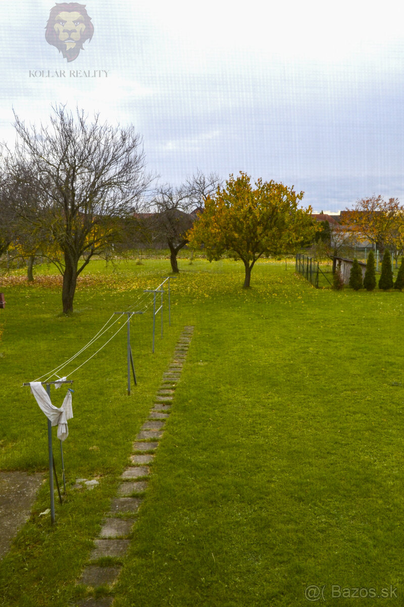 NA PREDAJ RODINNÝ DOM SO SAMOSTATNOU UBYTOVŇOU V OBCI ZAVAR - 3