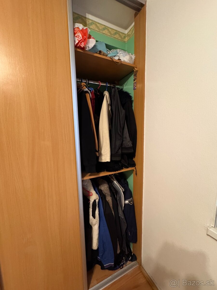 Vstavaná skriňa so zrkadlom - 3