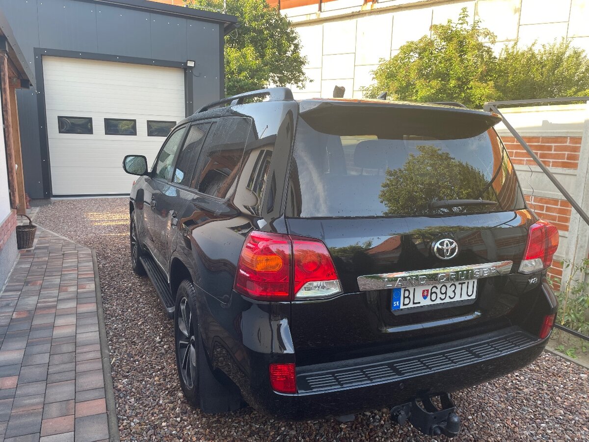 TOYOTA LAND CRUISER V8