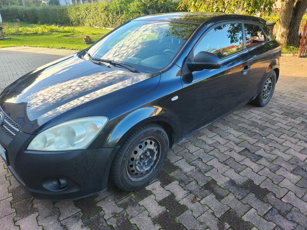 Kia Ceed 1.6 CRDi 85kW – 2008 – čierna metalíza - 3