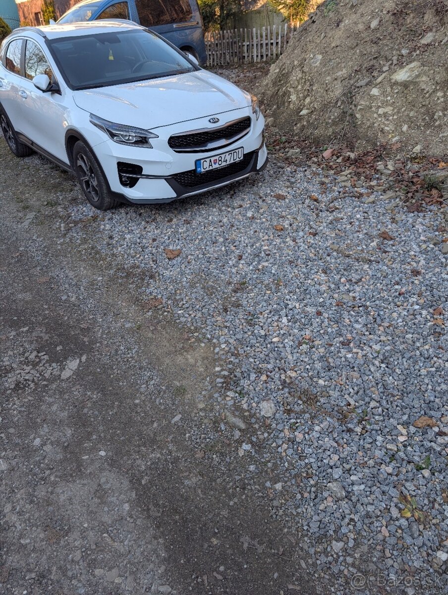 KIA XCeed 1.5 T-GDi GOLD Hatchback Manuál - 3