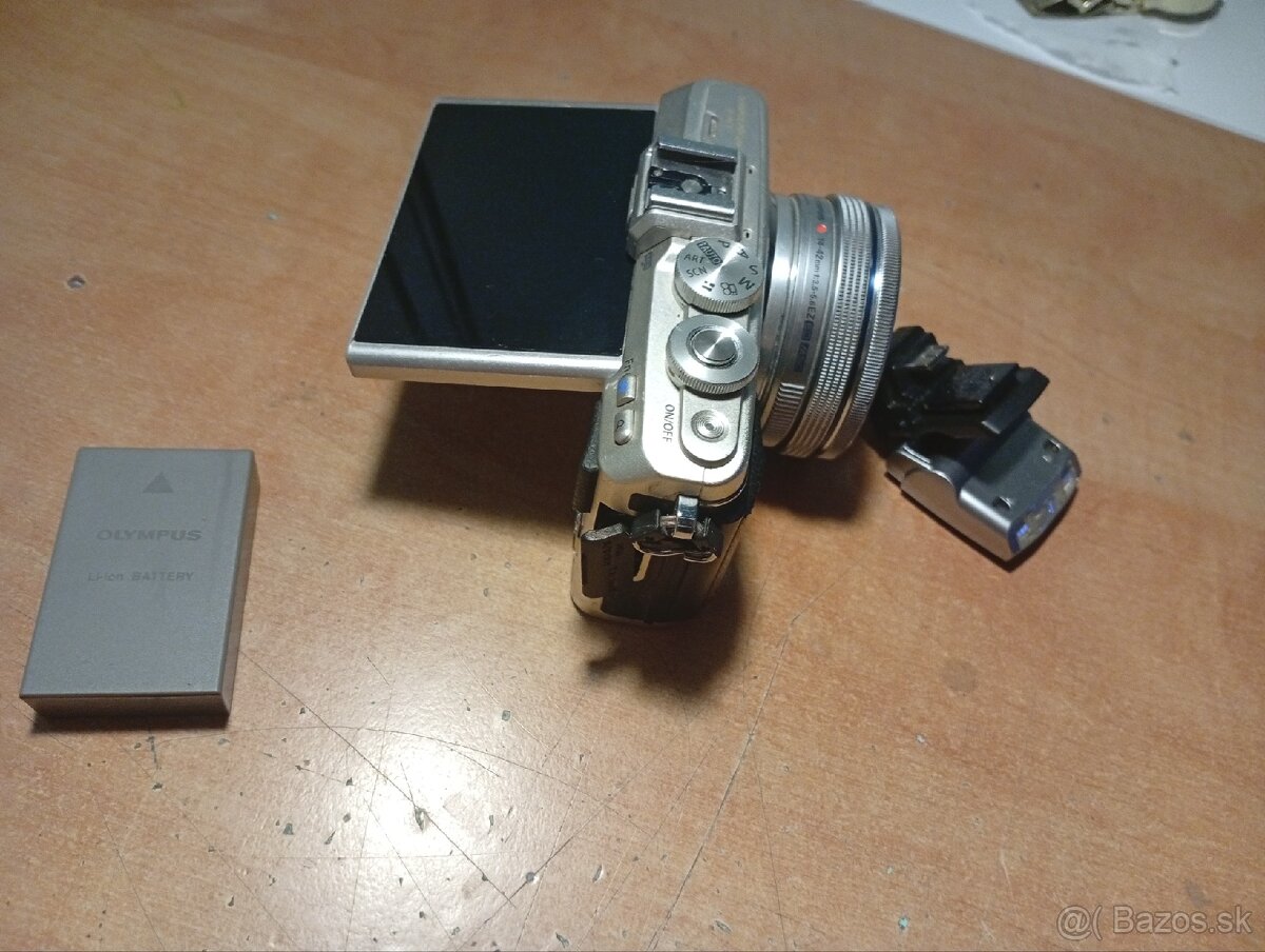 Predám foťak Olympus pen - 3